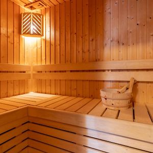 Luxury Three-Bedroom House Private Sauna Spa Bath